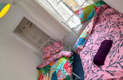 Lovely artist's home ecently refurbished - Photo 7