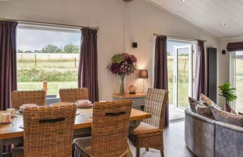 Gorstage Meadows Luxury 2 Bedroom Lodge in Rural Cheshire - Photo 7