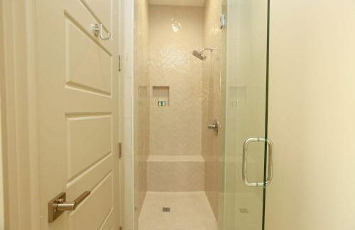 Contemporary, Luxury Retreat on Lake LBJ with Heated Pool - Foto 32