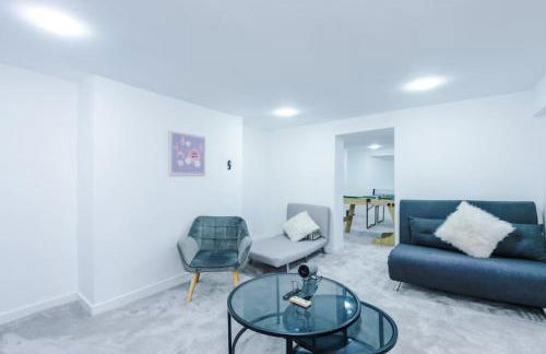 Group-Friendly Home near Manchester with Hot Tub and Private Cinema Room - Foto 43