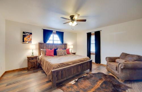 Porch and Fire Pit Ranch Retreat in Blue Ridge! - Foto 11