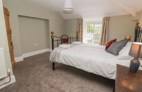 Cwmalis Hall - Photo 17