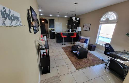 4 BR Smart Luxe Condo, Gated Community, Pool View, Mins to Costco & Top Golf - Foto 12