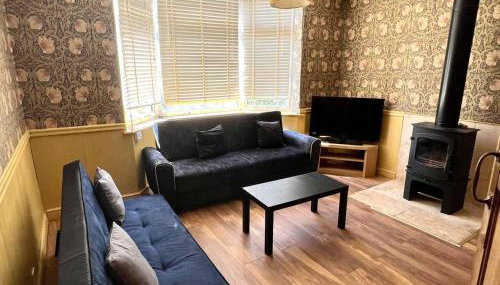 Inviting 4-Bed House near Heathrow w Fireplace - Foto 1