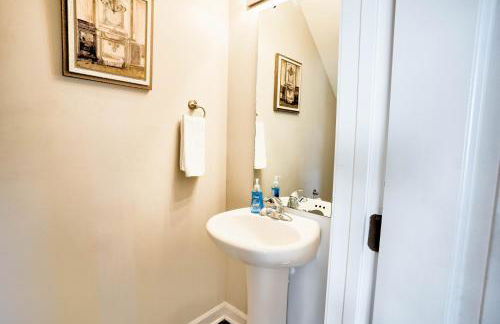 Kannapolis Elegant Townhouse - Pet Friendly - Photo 44