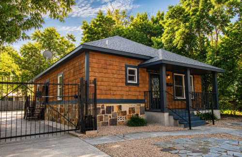 Dog-friendly home with large patio, W/D & central AC - Foto 40