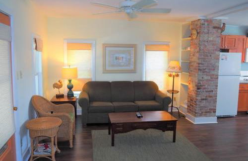 The Cute & Cozy - Lower Apt - Great Location! - Photo 14