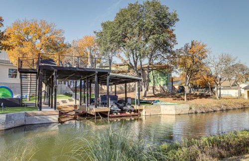Pet-Friendly Lake LBJ Retreat with Deck and Hot Tub! - Foto 34