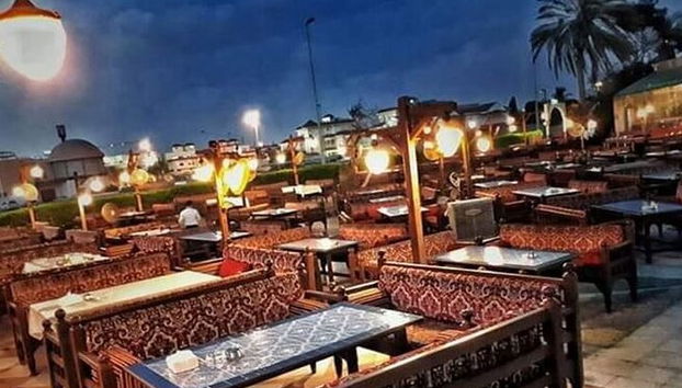 Cenar en Jeddah en el restaurante Al Nakheel - https://saudidiscovery.com/