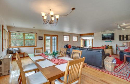 Montrose Family Home with Yard and Fruit Trees! - Foto 2