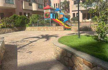 Beachfront Resort 2 Bedrooms 7 Guests - avenida Lúcio Costa - ideal para famílias e grupo de amigos - Foto 5