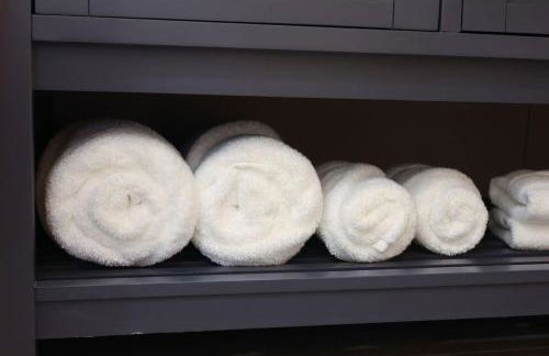 Excellence by Urooms Apartments Near NYC and Newark Airport with Parking - Foto 75