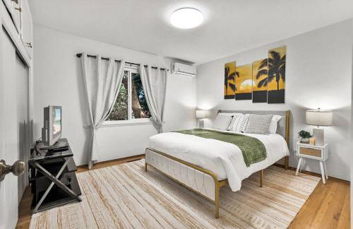 Entire Private Home with 4 Bedrooms 2 Bathrooms, Spacious, Lux King Bed, Ranch Style, Prime Area, Available Now - Photo 8