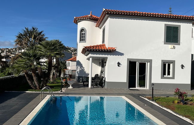 Funchal Apt- Sleeps 2 - Pool & Parking - Madeira - Foto 17