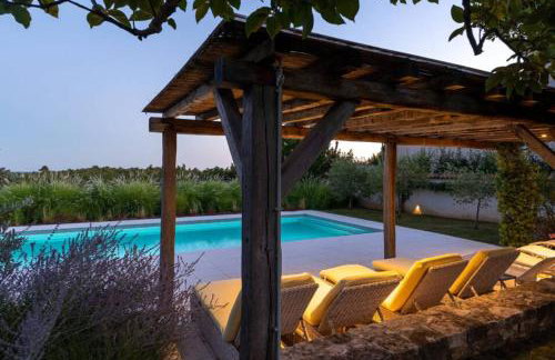 Villa Charlotte for 14 persons with 73m2 Pool in Central Istria - Daily Housekeeping & Breakfast Service - Foto 24