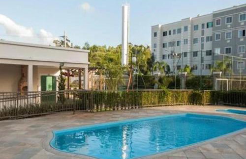 Apartamento com 2 quartos mobiliado, em ótima localização ao lado do shopping e perto de transportes públicos e perto de praias - Foto 1