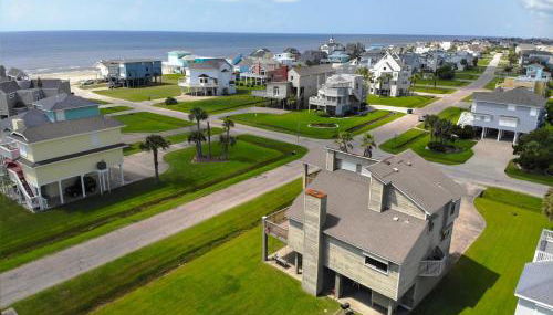 All Decked Out by Ryson Vacation Rentals - Photo 5