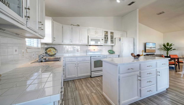 Private Pool, in Golf Cart Zone, Golf Cart for Rent Sea Therapy by Avantstay - Foto 5, Interior