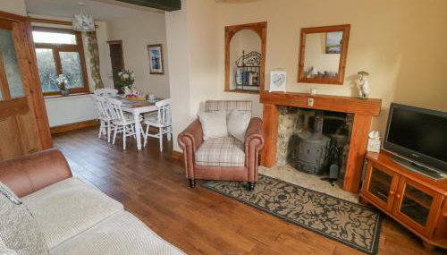 Eskside Cottage - Photo 3