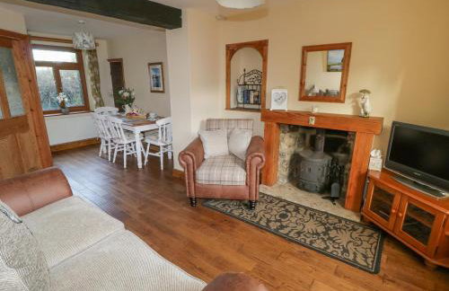 Eskside Cottage - Photo 3