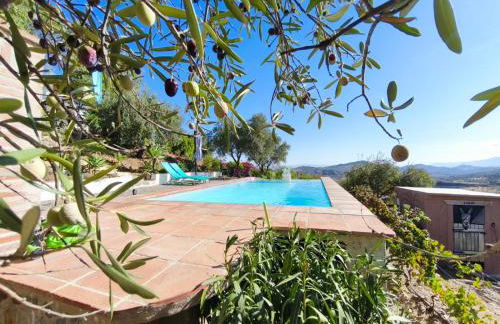 Künstlerhaus Finca Madreselva mit atemberaubenden Weitblick mit Infinitypool, kleinen Teichen und vielen Sitzplätzen in Tolox Malaga im Nationalpark Sierra de las Nieves, ideal für Entspannung, aber auch zum Wandern - Foto 48