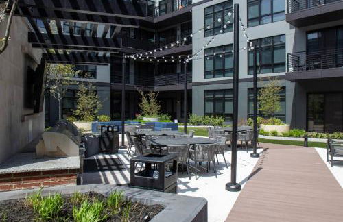 Luxury Stay Near NYC | Full Access to Amenities - Photo 13