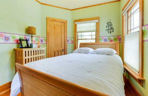 Charming MPLS Home with Patio - Walk to Uptown! - Foto 24