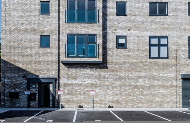 Luxury Manchester Apartment - Pink - Photo 11