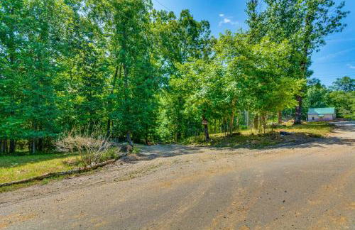 Lakefront Retreat with Multi-Level Deck and Dock! - Foto 30