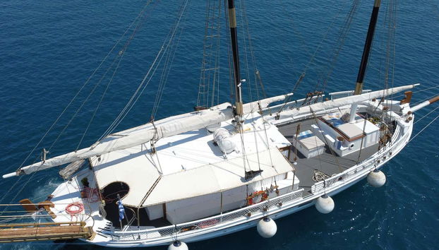 Cruise along the Greek coastline