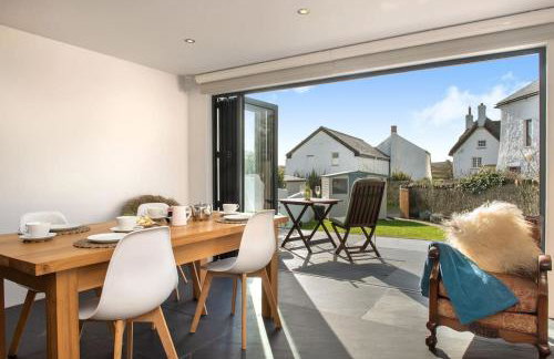 Luxury Cottage close to Cliffs & Surfing Beaches! - Photo 2