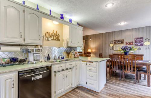 Holiday Island Family Home on 13th Green! - Foto 7