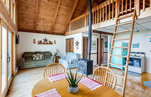 Mountain cabin w hot tub & deck views - Photo 4