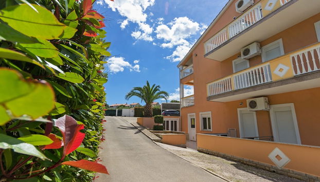 Banjole Family Fun Retreat - Photo 2, Reception