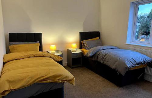 Large 5 Bedroom House Sleeps 10 Ideal for Contractors - Foto 37