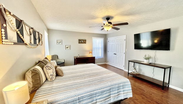 Wearadise Mountain Views Home features Hot Tub and Fire Pit by RedAwning - Foto 2, Habitación