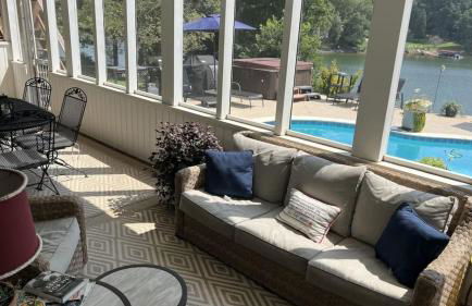 Sleeps 22, Lakefront w/ Private Dock & Pool, 2 Houses Lake Living by Avantstay - Foto 116