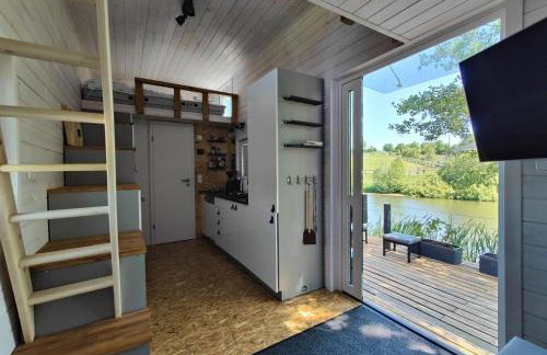 TinyHousebeiDresden in absoluter Alleinlage direkt am Naturteich große Terrasse Grill und Kaminofen Juni - September Mindestmietzeit 1 Woche Sa- Sa - Foto 4