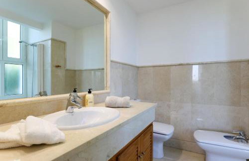 Frontline beach ground floor apartment - Los Monteros Palm Beach - Photo 25
