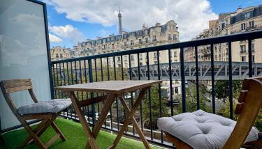 Typical Parisian apartment with balcony, Eiffel Tower - Foto 5