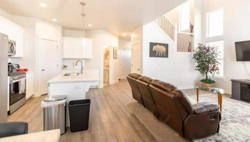 NEW 4-bed 4-bath Stylish House with Mountain View and 2 garages - Foto 3