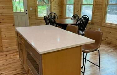 Perfect Maine Getaway in a Newly Renovated Cabin! - Foto 6