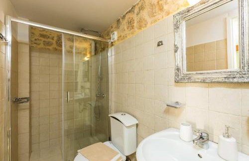 Nature Retreat Green Oasis Villa with Private Pool & Rooftop Hot Tub - Foto 35