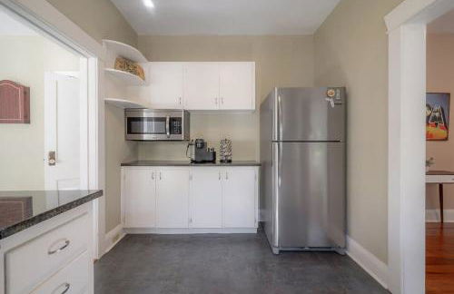 Historic & Cozy Bungalow by Downtown - Foto 16