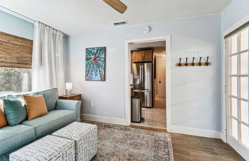 Luxury Home with Hot Tub & Outdoor Oasis blocks from the Beach - Foto 41