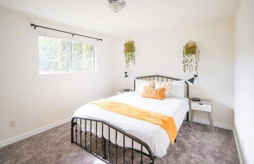 Beautiful Light-filled Farmhouse w swing & slide - Foto 36