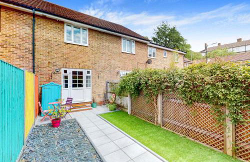 2 Bed with Garden & Free Parking near the Thames - Photo 2