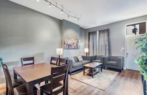 Settle into Soulard 6 beds 2 full baths - Photo 3