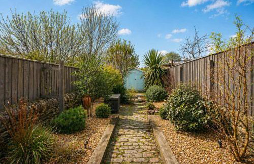 Cosy 2-Bed Cottage with Log-Burner and Garden - Foto 9