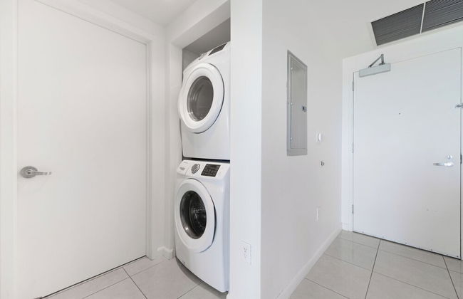 Lovely Condo|Pool & Parking at Midblock - Foto 22